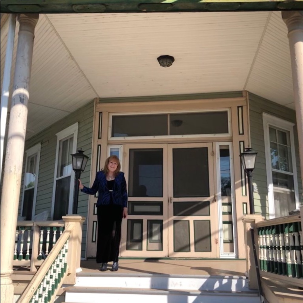 Meet your Posher, Renee